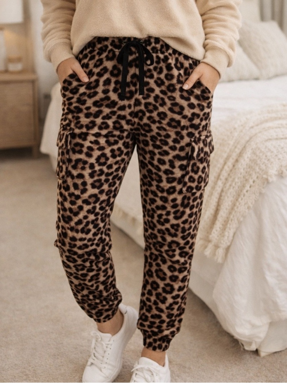 Leopard Print Velour Joggers Women’s M Soft Stretch Cargo Lounge Pants